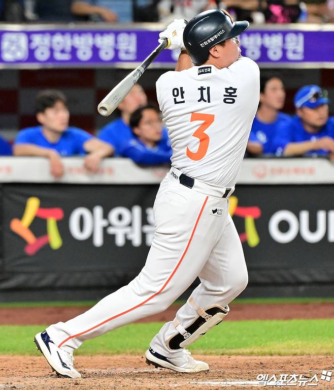 한화 이글스 안치홍이 29일 대전 삼성 라이온즈전에서 타격하고 있다. 대전, 김한준 기자