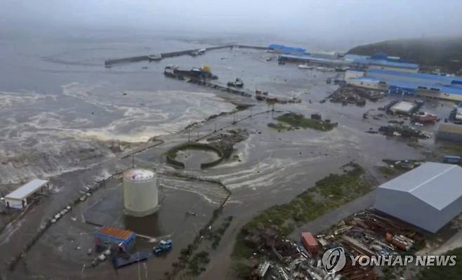쓰나미에 침수된 사할린 세베로-쿠릴스크 [EPA/러시아과학아카데미 지진예측이론수리지구물리연구소 연합뉴스. 재판매 및 DB 금지]