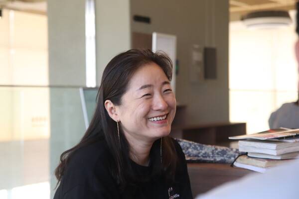 창원에 살며 일상 만화를 그리는 김정우 씨. /이서후 기자&nbsp;