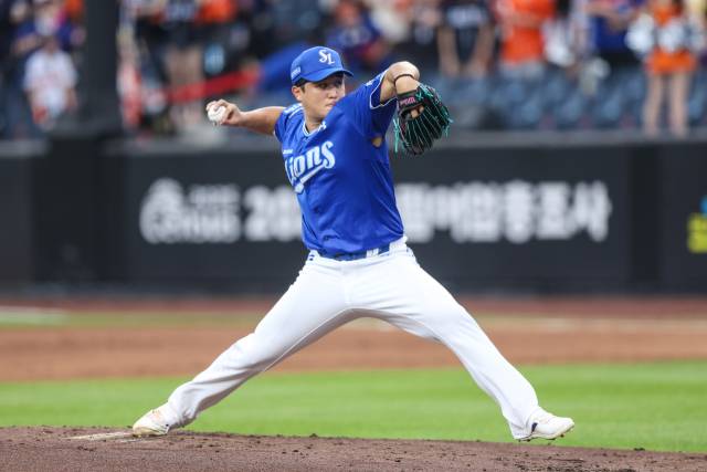 삼성 라이온즈의 최원태가 30일 대전에서 열린 한화 이글스와의 경기에 선발 등판해 역투하고 있다. 삼성 제공