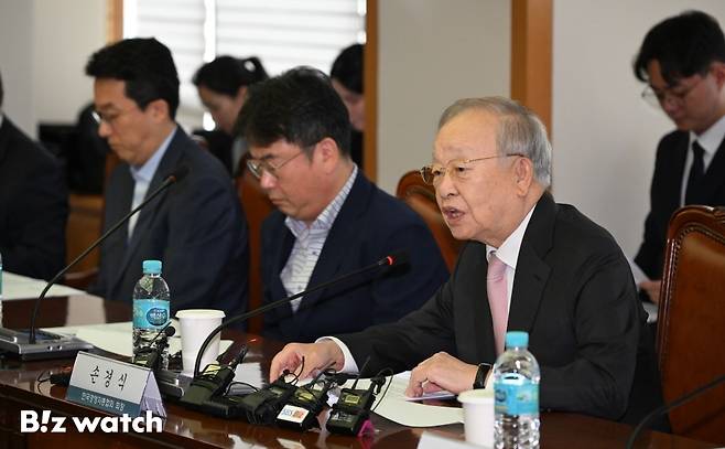 손경식 한국경영자총협회 회장이 31일 서울 마포구 경총회관에서 열린 노동조합법 개정 관련 긴급 기자회견에서 발언하고 있다./사진=이명근 기자 qwe123@