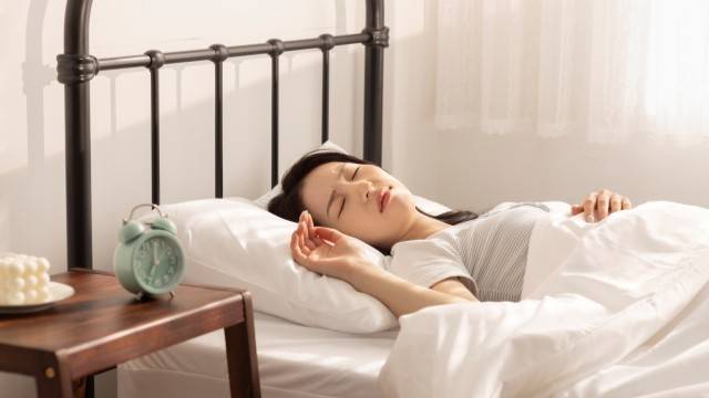 건강수명을 지키려면 규칙적인 수면 습관을 가지는 것이 좋다｜출처:&nbsp;클립아트코리아