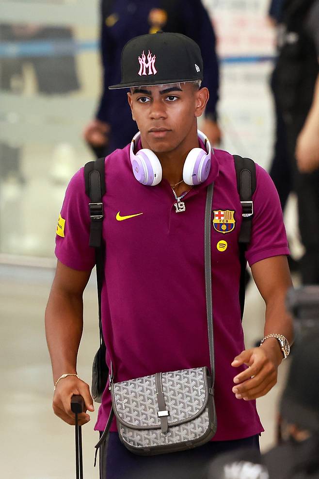 29일 인천국제공항을 통해 입국한 FC바르셀로나의 라민 야말