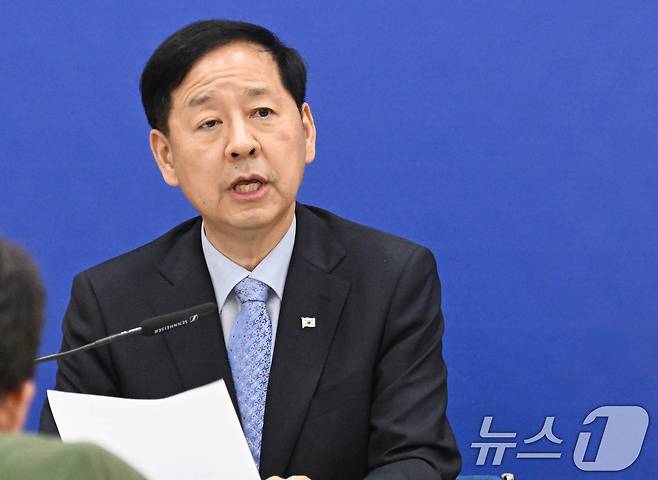 구윤철 경제부총리 겸 기획재정부 장관이 31일(한국시간) 미국 워싱턴D.C. 주미대한민국대사관에서 한-미 통상협의 결과 브리핑을 하고 있다. (기획재정부 제공. 재판매 및 DB 금지) 2025.7.31/뉴스1