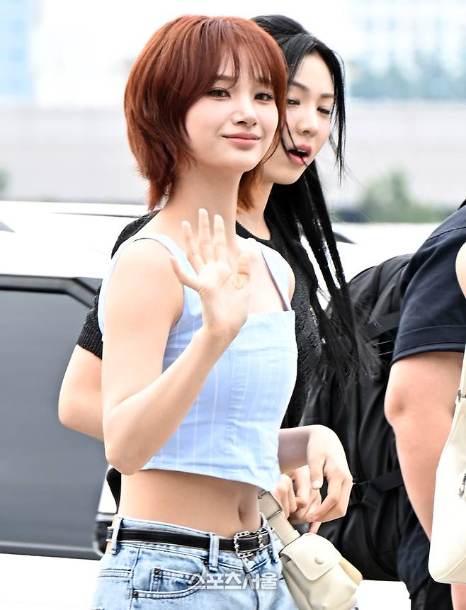 이프아이 멤버 사샤의 공항룩. 이주상기자 rainbow@sportsseoul.com