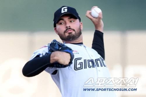 2일 부산 사직구장에서 열린 롯데 자이언츠와 LG 트윈스의 경기. 롯데 감보아가 역투하고 있다. 부산=박재만 기자 pjm@sportschosun.com/2025.07.02/
