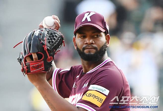 10일 서울 잠실구장에서 열린 키움-LG전. 키움 선발투수 알칸타라가 투구하고 있다. 잠실=정재근 기자 cjg@sportschosun.com/2025.7.10/