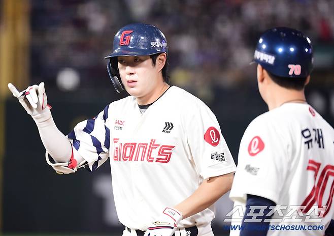 21일 부산 사직야구장에서 열린 KBO리그 롯데와 LG의 경기. 4회 안타 날린 나승엽. 부산=송정헌 기자songs@sportschosun.com/2025.05.21/