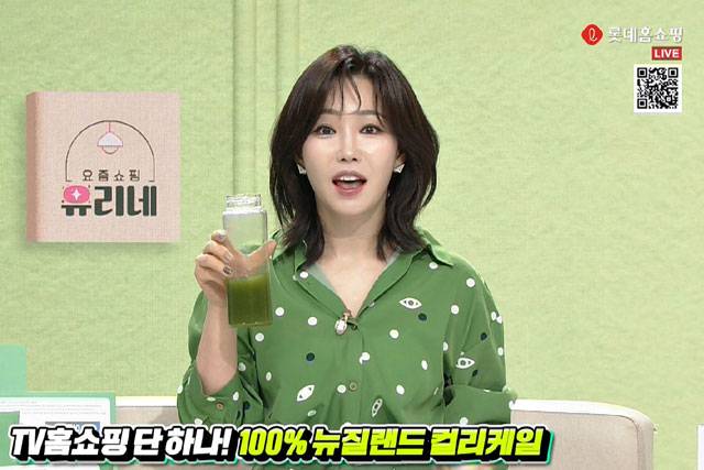 배우 이유리가 롯데홈쇼핑의 '요즘쇼핑 유리네'를 진행하고 있다. /롯데홈쇼핑