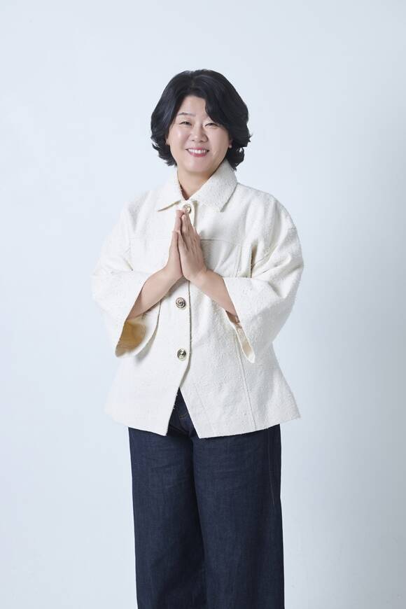 이정은은 '좀비딸'에 관해 "좀비물인데 가족과 이웃에 관한 이야기이고 바이러스에 걸린 인물을 살려낸다는 점이라서 선택했다. 저희 어머니에게도 자신 있게 권할 수 있는 영화"라고 자신감을 내비쳤다. /NEW