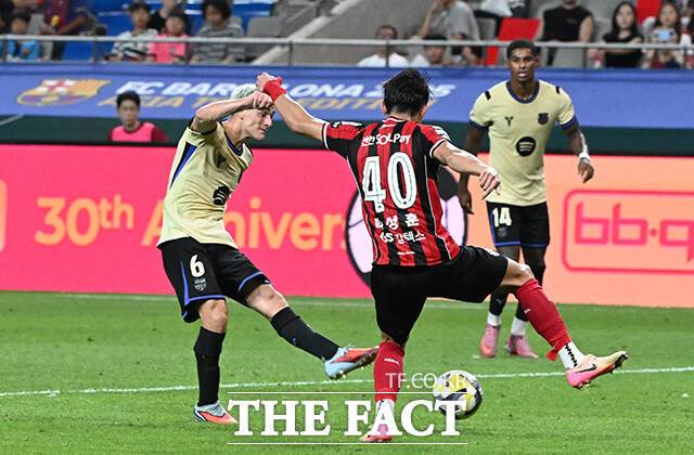 FC서울과 FC바르셀로나의 친선경기가 31일 오후 서울 마포구 서울월드컵경기장에서 열린 가운데 가비가 득점을 성공시키고 있다. /서울월드컵경기장=박헌우 기자