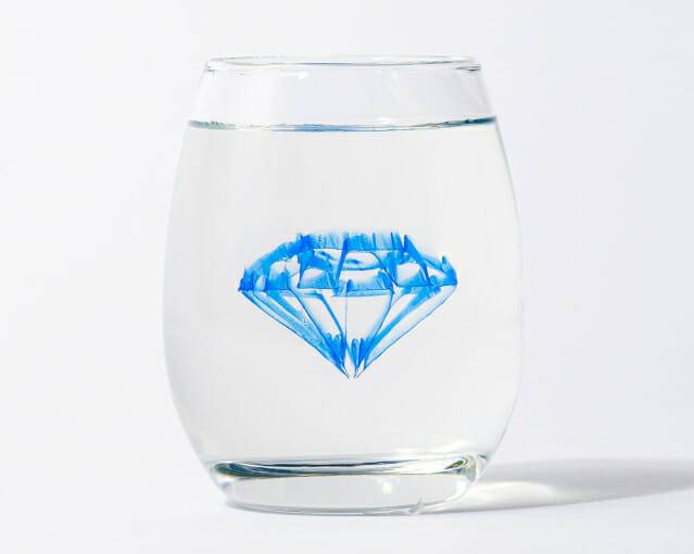 산토리가 리드리스를 활용해 음료 속에 그린 3D 그림 (사진=산토리)