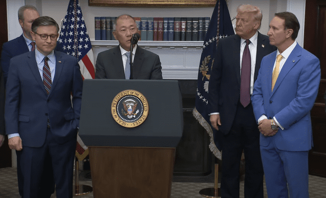 정의선 현대자동차그룹 회장이 백악관에서 투자 발표하는 모습 (사진=백악관 공식채널)