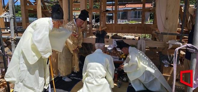 지난 7월 25일 행정정사 대들보 상량식(上樑式)이 거행됐다.