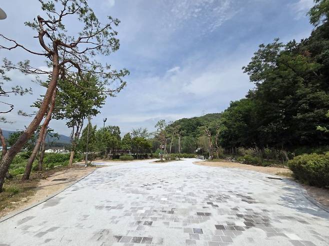 용인 처인구 묘봉천 인근 유휴지에 조성된 '쌈지공원'. 용인시 제공