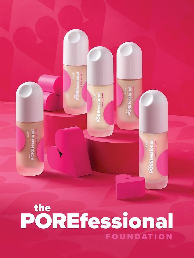 가볍고 얇게 밀착되는 베네피트 더 포어페셔널 파운데이션.