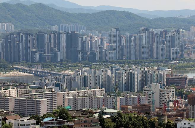 서울 남산에서 바라본 서울 시내 아파트 모습. /뉴스1