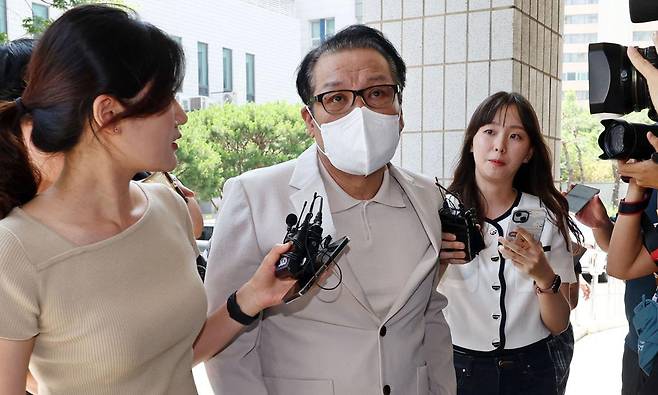 2018년 지방선거 공천헌금 의혹 혐의를 받는 건진법사 전성배씨가 지난달 23일 오전 서울 양천구 서울남부지법에서 열린 3차 공판에 출석하고 있다. (공동취재) 2025.6.23/뉴스1 ⓒ News1