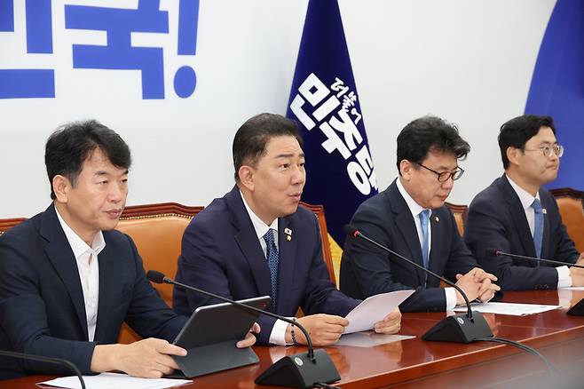 발언하는 김병기 당대표 직무대행     (서울=연합뉴스) 박동주 기자 = 더불어민주당 김병기 당대표 직무대행 겸 원내대표가 31일 서울 여의도 국회에서 열린 정책조정회의에서 발언하고 있다. 2025.7.31     pdj6635@yna.co.kr (끝)