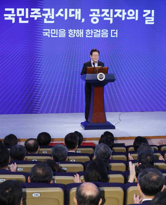 이재명 대통령 고위공직자 특강     (서울=연합뉴스) 한상균 기자 = 이재명 대통령이 31일 정부서울청사에서 열린 고위공직자 특강에서 발언하고 있다. 2025.7.31     xyz@yna.co.kr (끝)