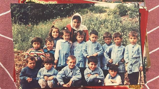 시리아에 살았던 시절 보육교사로 일했던 아시야 알디리의 모습. 사진 아시야 알디리 제공