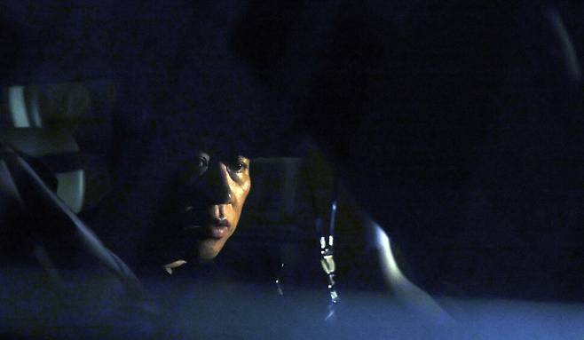 김건희 여사 공천 개입 의혹과 미래한국연구소의 불법 여론조사 의혹 등 윤석열·김건희 게이트의 핵심 인물인 명태균씨가 2024년 11월14일 오후 경남 창원시 성산구 창원지방법원에서 구속 전 피의자 심문(영장실질심사)을 마치고 법원을 나서고 있다. 연합뉴스