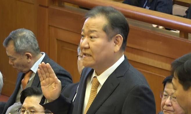 이상민 전 행정안전부 장관이 2025년 2월11일 서울 종로구 헌법재판소에서 열린 윤석열 대통령 탄핵심판 7차 변론에 출석해 질의에 답하고 있다. 헌법재판소 제공