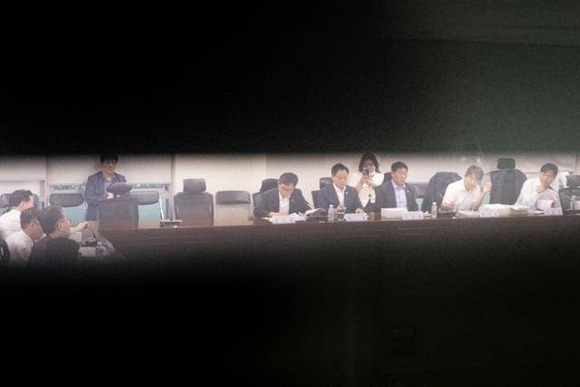 29일 서울 여의도 국회 의원회관에서 세제개편안 논의를 위한 더불어민주당·기획재정부 당정협의가 비공개로 열리고 있다. 뉴스1