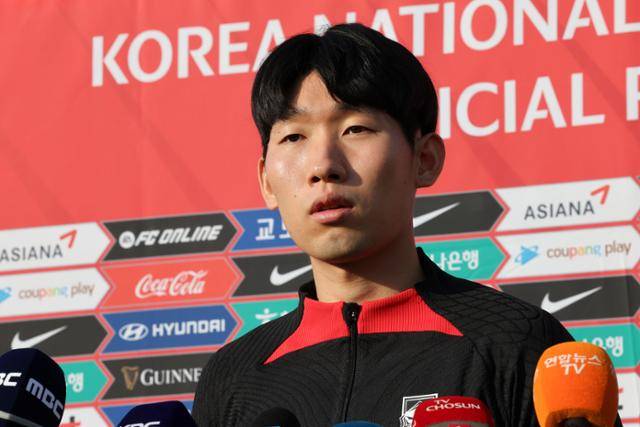 홍현석이 지난해 11월 서울 목동운동장 주경기장에서 2026 북중미 월드컵 아시아지역 2차 예선을 앞두고 취재진의 질문에 답하고 있다. 뉴시스