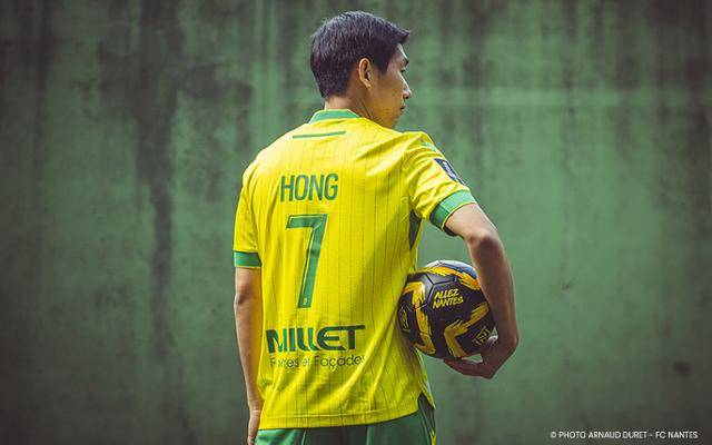 프랑스 리그1 FC낭트가 31일(한국시간) 홍현석이 등번호 7번이 새겨진 유니폼을 입은 모습을 공개했다. 구단 홈페이지 캡처