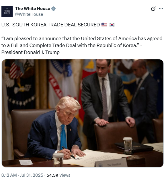 “미국이 대한민국과 전면적이고 완전한 무역 협정에 합의했다는 소식을 전하게 되어 기쁩니다.” - 도널드 트럼프 대통령. 백악관 X 캡처