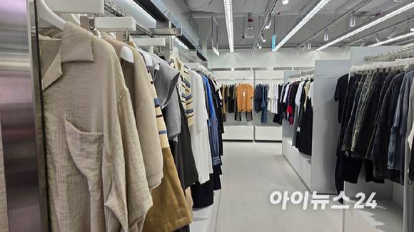 무신사 스토어 강남에는 130여개 브랜드의 6000여개 상품이 진열돼 있다. [사진=진광찬 기자]