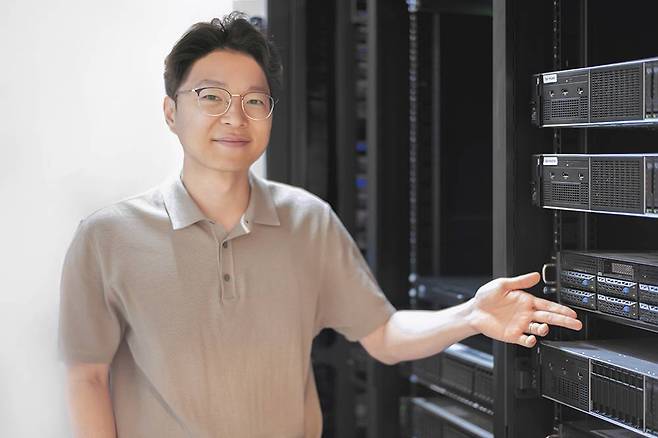 김주영 대표는 GPU와 LPU, DPU, NPU가 모두 복합적으로 활용되는 이기종 반도체가 기본이 되는 시대가 올 것이라 말한다 / 출처=IT동아