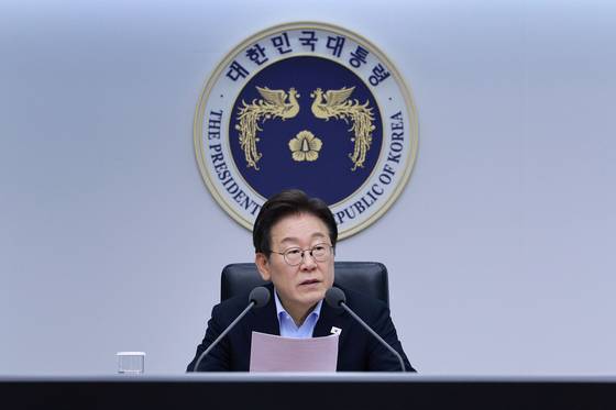 이재명 대통령이 31일 서울 용산 대통령실 청사에서 열린 6차 수석·보좌관 회의에서 발언하고 있다.연합뉴스