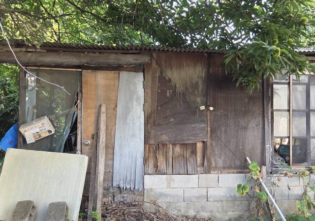 ▲ 원주 흥업면 주택가에 방치된 빈집.