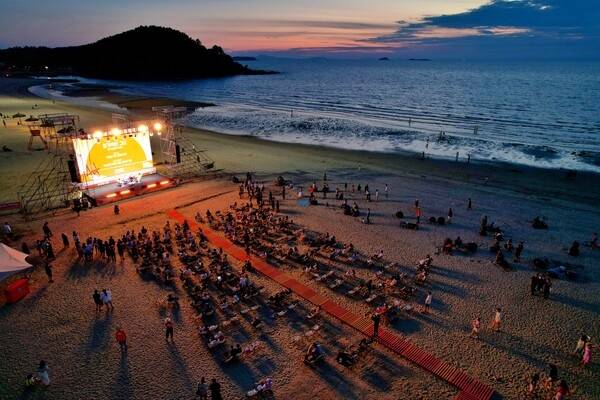 전북 부안군이 체류형 야간 관광콘텐츠인 ‘변산 비치펍’을 8월 2일부터 선보인다. 부안군 제공