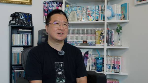 이석재 웹툰작가가 자신의 작품 스타일을 설명하고 있다. 김진철PD