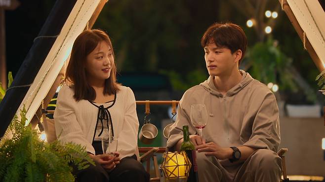 Still from Netflix's dating show ″Better Late Than Single″ [NETFLIX]
