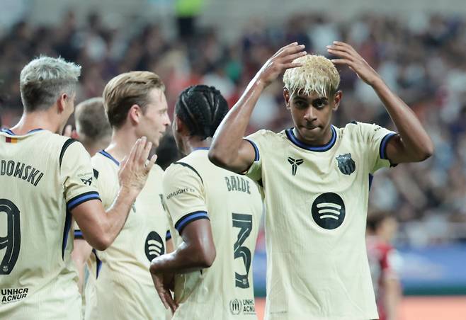 라민 야말이 31일 오후 8시 서울월드컵경기장에서 열린 ‘FC바르셀로나 2025 아시아 투어 에디션’ 1경기 서울전에서 골을 터뜨린 뒤 기뻐하고 있다. 연합뉴스