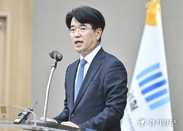 29일 오전 수원지방검찰청 대강당에서 열린 '제46대 박재억 수원지방검찰청 검사장 취임식'에서 박재억 지검장이 취임사를 하고 있다. 경기일보DB