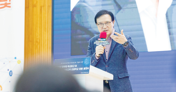임태희 경기도교육감이 군포 그림책꿈마루에서 인사말을 하고 있다. 경기도교육청 제공