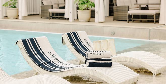 이랜드파크 켄싱턴호텔 여의도는 한강공원 수영장을 연계한 여름 패키지를 선보인다. / 사진=이랜드파크