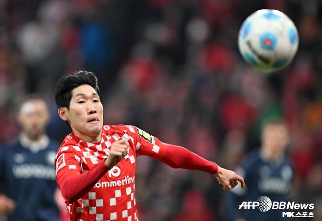 홍현석은 2024년 여름 이적시장에서 유럽 빅리그에 입성했다. 홍현석이 향한 곳은 독일 분데스리가 마인츠였다. 빅리그는 달랐다. 홍현석은 치열한 주전 경쟁에서 살아남지 못했다. 홍현석은 2024-25시즌 분데스리가 23경기에서 1도움에 그쳤다. 홍현석이 선발 출전 기회를 잡은 건 4회에 불과했다. 홍현석은 2024-25시즌 분데스리가에서 519분 뛰었다. 사진=AFPBBNews=News1