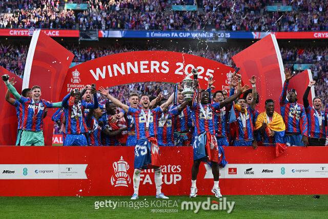 2024-25시즌 FA컵 우승을 차지한 크리스탈 팰리스. /게티이미지코리아