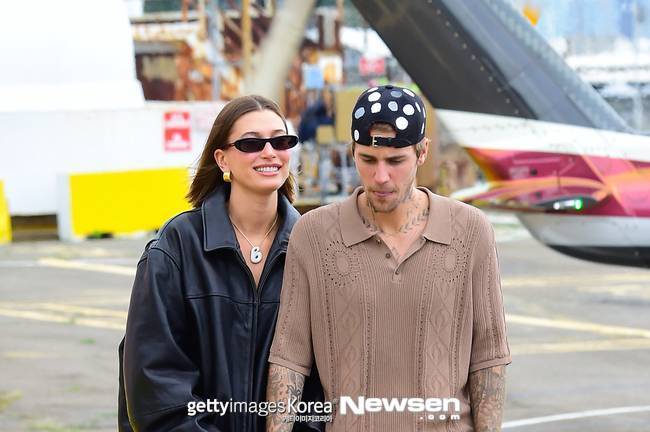 왼쪽부터 헤일리 비버, 저스틴 비/티이미지 제공