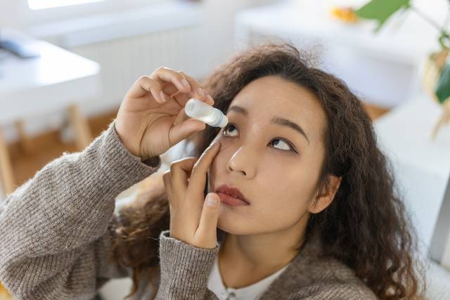 여름철 물놀이와 야외활동이 증가하면서 결막염에 걸릴 수 있어 주의가 필요하다. 사진은 기사의 특정 사실과 관련 없음. 게티이미지뱅크