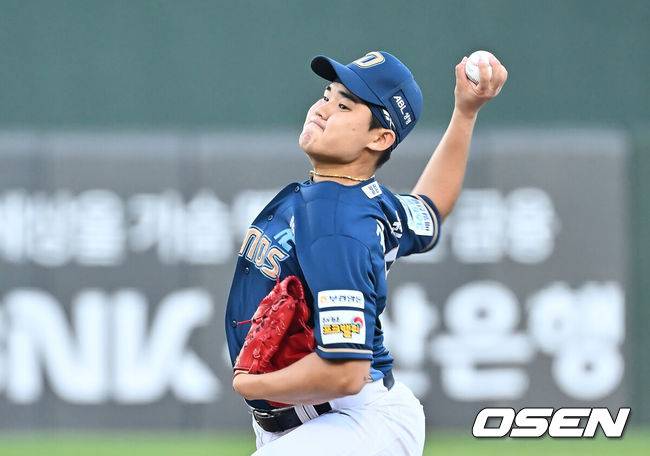 [OSEN=부산, 이석우 기자] 31일 부산 사직야구장에서 2025 신한 SOL 뱅크 KBO 리그 롯데 자이언츠와 NC 다이노스의 경기가 열렸다. 홈팀 롯데는 데이비슨이, 방문팀 NC는 김녹원이 선발 출전했다.NC 다이노스 선발 투수 김녹원이 역투하고 있다. 2025.07.31 / foto0307@osen.co.kr
