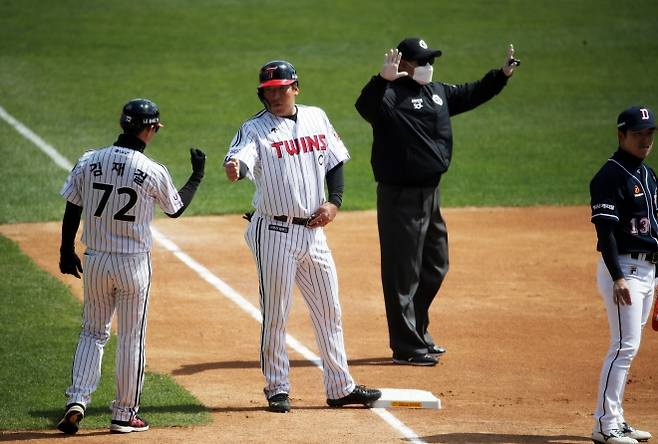 김현수(왼쪽 두 번째). 연합뉴스