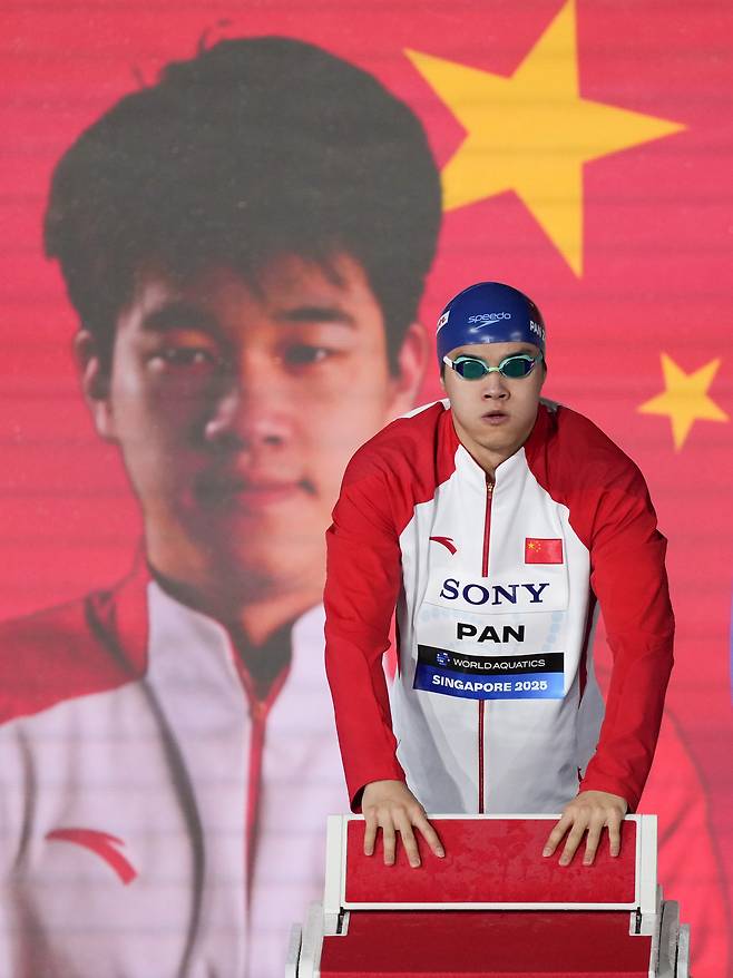중국 판잔러가 30일 세계선수권 남자 자유형 100m 준결승에 앞서 소개되고 있다. 신화연합뉴스