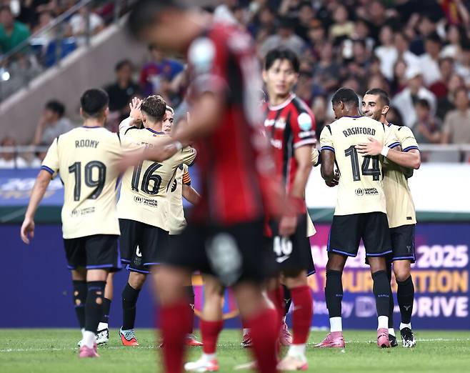 ▲ 31일 오후 서울월드컵경기장에서 FC서울과 FC바르셀로나의 친선경기가 열렸다. 라민 야말이 2골을 터뜨리며 이름값을 톡톡히 한 바르셀로나가 조영욱과 야잔의 골로 반격한 서울에 7-3으로 이겼다. ⓒ&nbsp;연합뉴스